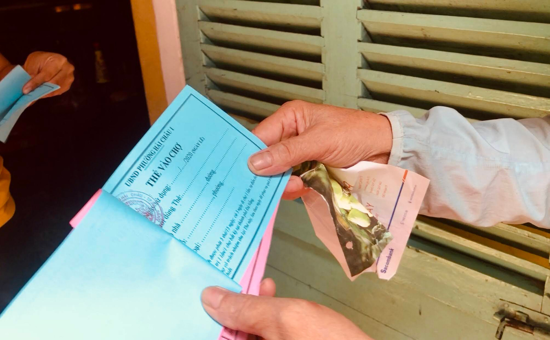 Các hộ dân ở Đà Nẵng sẽ được phát thẻ đi chợ. Nguồn: Dân trí.