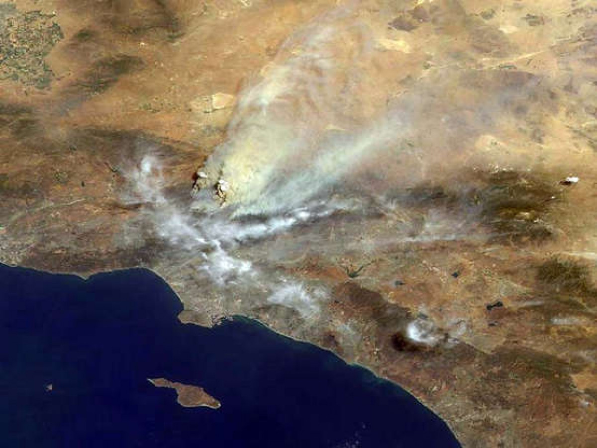 Trong những năm gần đây, những vụ cháy rừng ở bờ tây nước Mỹ nghiêm trọng tới nỗi khói của chúng có thể nhìn thấy từ không gian.