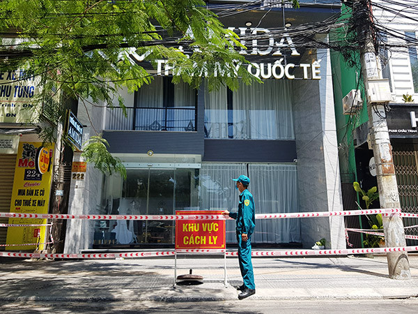 Cơ sở Thẩm mỹ viện Quốc tế Amida (222 Phan Châu Trinh, quận Hải Châu, Đà Nẵng) đã được phong tỏa để phòng, chống dịch Covid-19. Nguồn:DNVN.