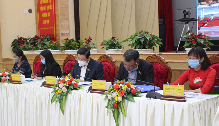 Các ứng cử viên đại biểu Quốc hội khóa XV đơn vị bầu cử số 1 tham dự tiếp xúc với cử tri Đà Lạt.