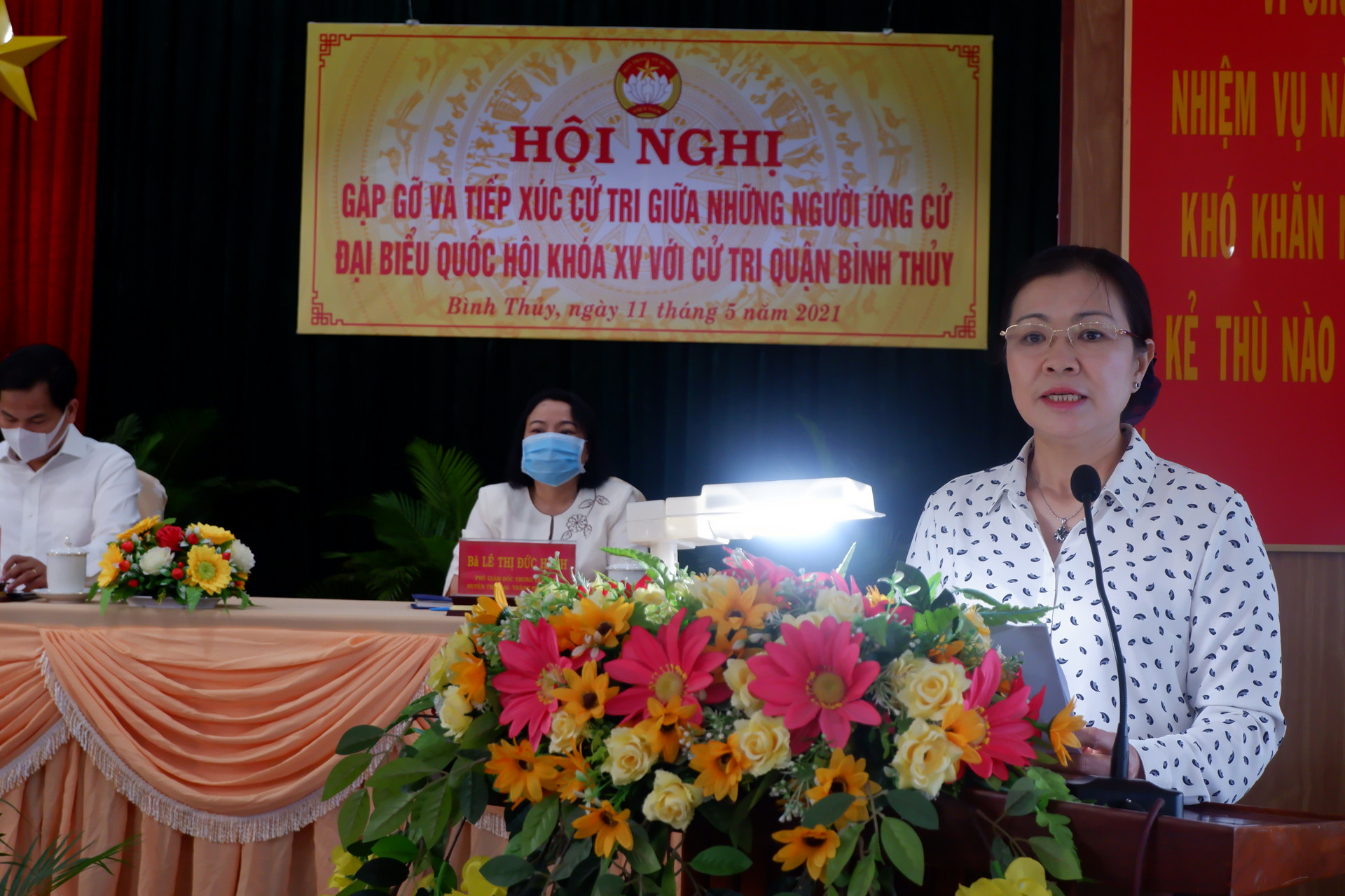 Ứng cử viên ĐBQH Trương Thị Ngọc Ánh, Phó Chủ tịch UBTƯ MTTQ Việt Nam trình bày Chương trình hành động với cử tri.