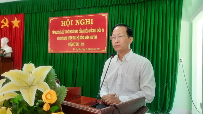 Ông Nguyễn Trúc Sơn, ứng cử viên đại biểu Quốc hội khóa XV tiếp thu giải trình ý kiến của cử tri.