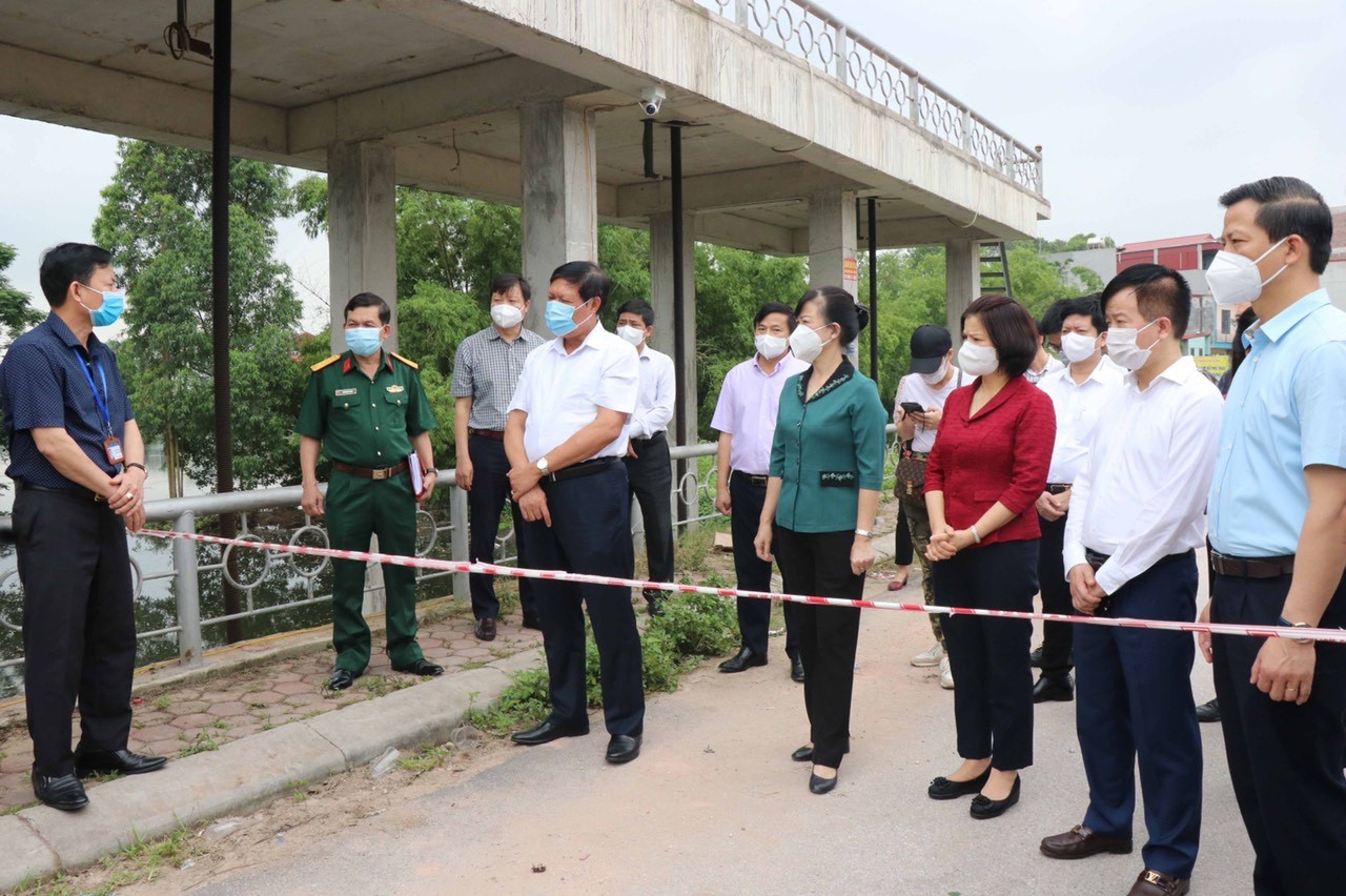 Lãnh đạo tỉnh Bắc Ninh kiểm tra công tác phòng, chống dịch.