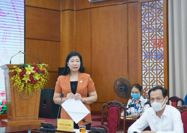 Bà Nguyễn Lan Hương, Chủ tịch Ủy ban MTTQ thành phố Hà Nội phát biểu. 