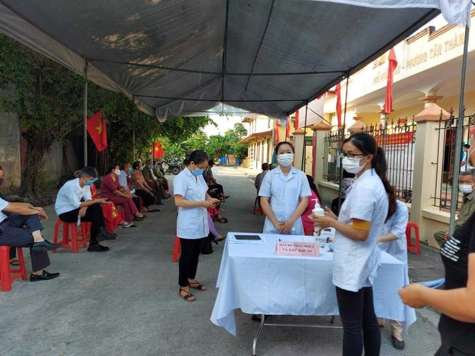 Các điểm bỏ phiếu thực hiện nghiêm quy định về phòng chống dịch Covid-19.
