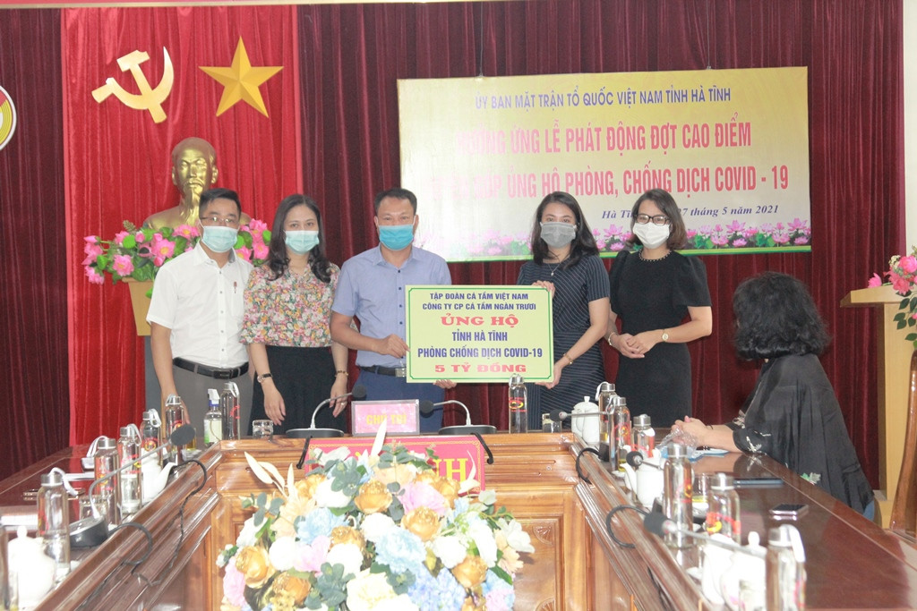 Tập đoàn Cá tầm Việt Nam, Công ty CP Cá tầm Ngàn Trươi ủng hộ công tác chống dịch Hà Tĩnh 5 tỷ đồng.