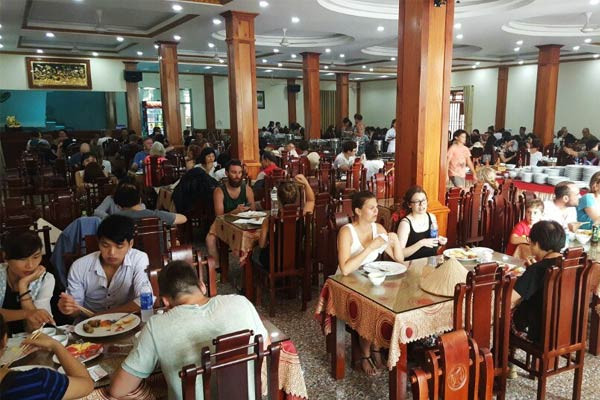 Tỉnh Ninh Bình yêu cầu tạm dừng các quán ăn, hàng quán giải khát vỉa hè từ 0h ngày 28/5.