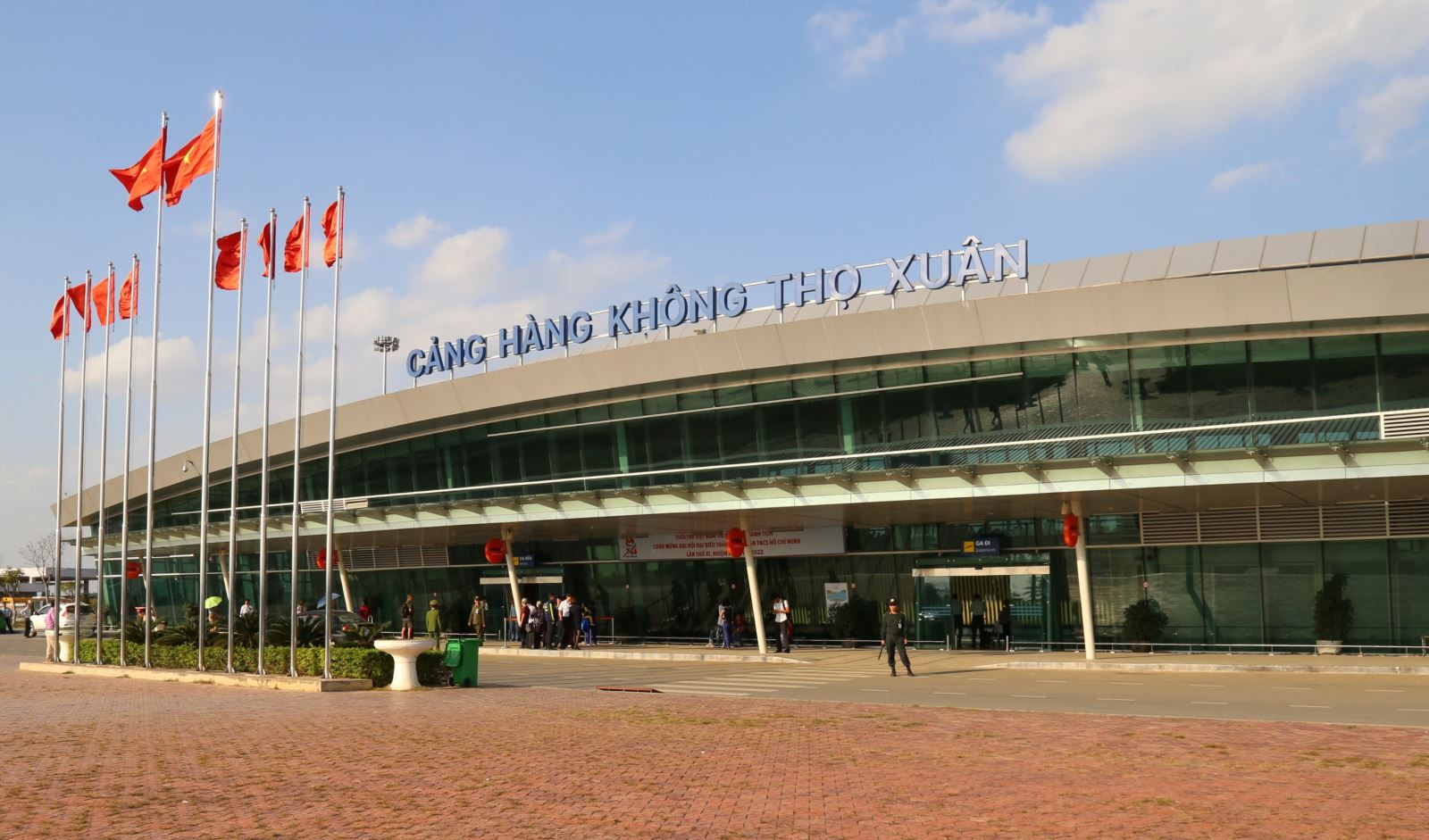 Hành khách trên các chuyến bay từ TP.HCM về cảng hàng không Thọ Xuân được kiểm tra, kiểm soát chặt chẽ.