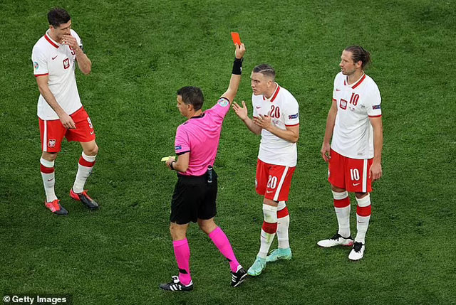 Chiếc thẻ đỏ của Krychowiak là bước ngoặt của trận đấu