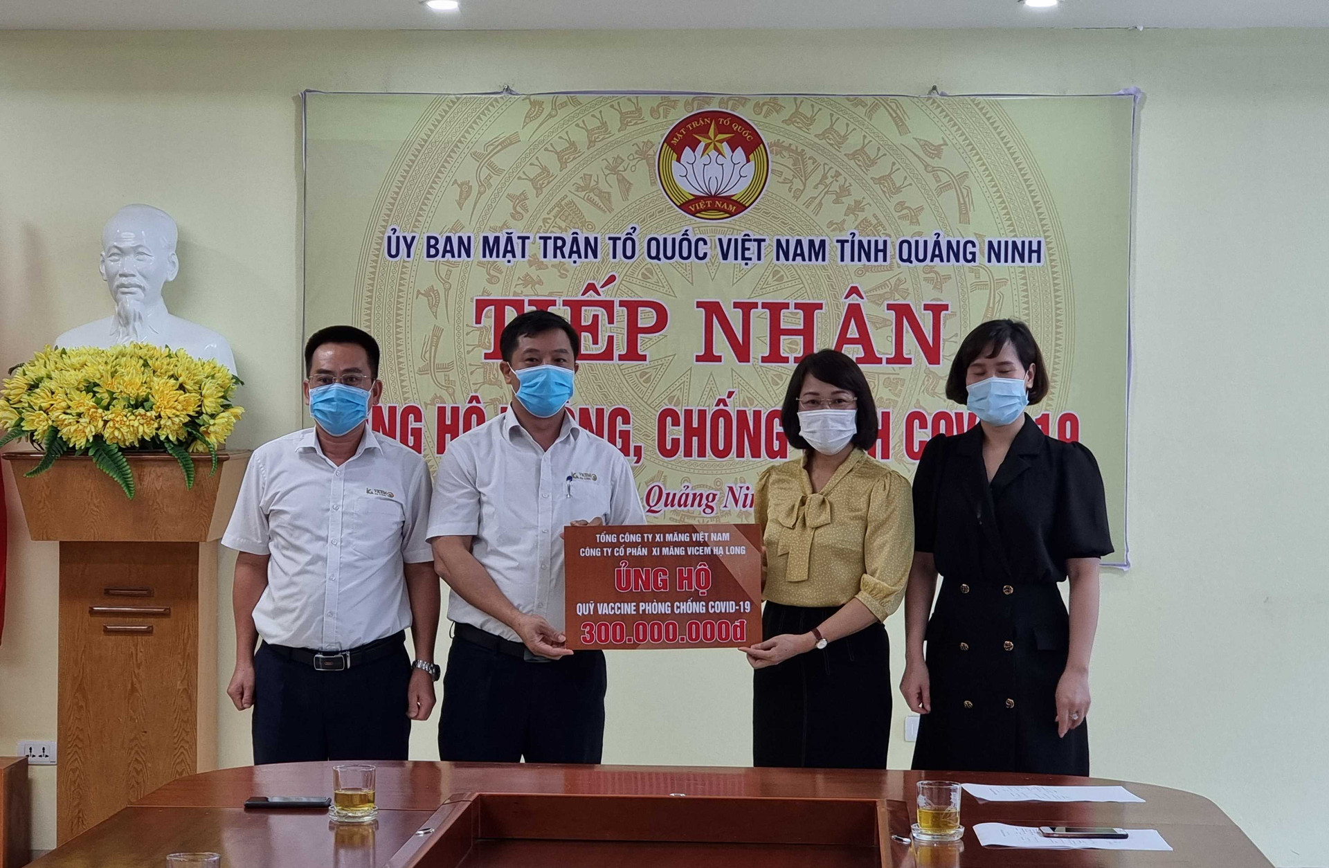 Ủy ban MTTQ tỉnh Quảng Ninh tiếp nhận tiền và hiện vật ủng hộ quý phòng chống dịch Covid từ các tập thể cá nhân