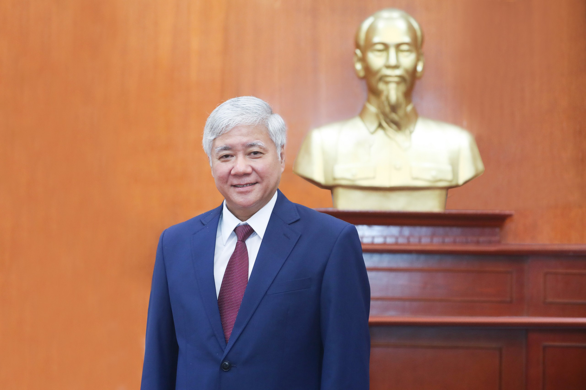 Bí thư Trung ương Đảng, Chủ tịch UBTƯ MTTQ Việt Nam Đỗ Văn Chiến gửi thư chúc mừng.  