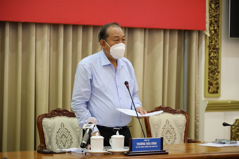 Phó Thủ tướng Thường trực Trương Hòa Bình chỉ đạo phòng chống dịch tại TP HCM.