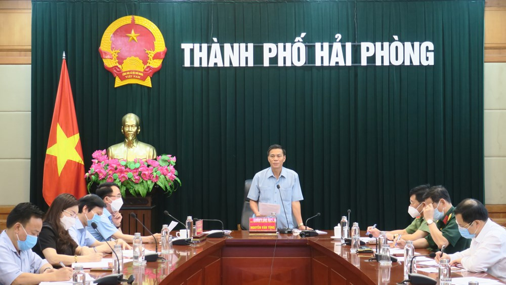 Chủ tịch UBND TP  Nguyễn Văn Tùng chủ trì cuộc họp