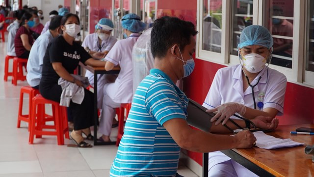 Tổ Covid cộng đồng trên địa bàn thành phố được hỗ trợ tiêm vaccine.