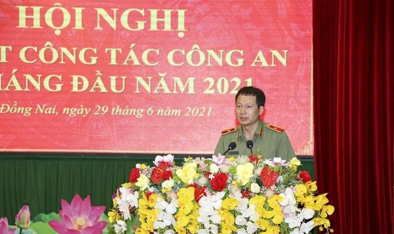 Thiếu tướng Vũ Hồng Văn, giám đốc Công an tỉnh Đồng Nai phát biểu tại hội nghị.