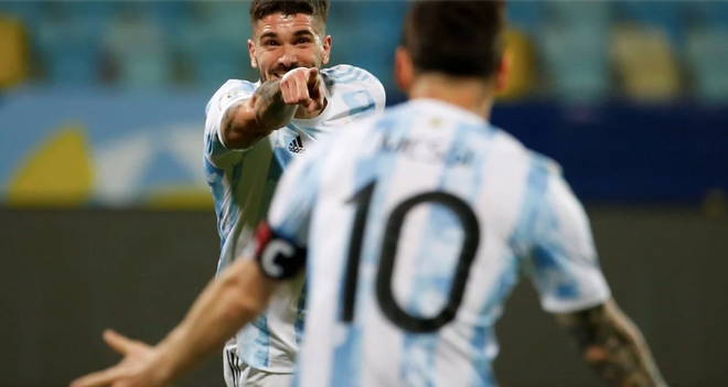 De Paul ghi bàn mở tỷ số cho Argentina từ đường chuyền dọn cỗ của Messi.