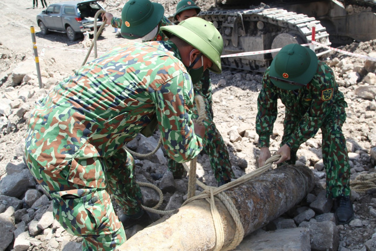 Quả bom nặng gần 230kg được phát hiện tại mức +130, vỉa 145, mỏ Đông Đá Mài, phường Mông Dương, TP Cẩm Phả.