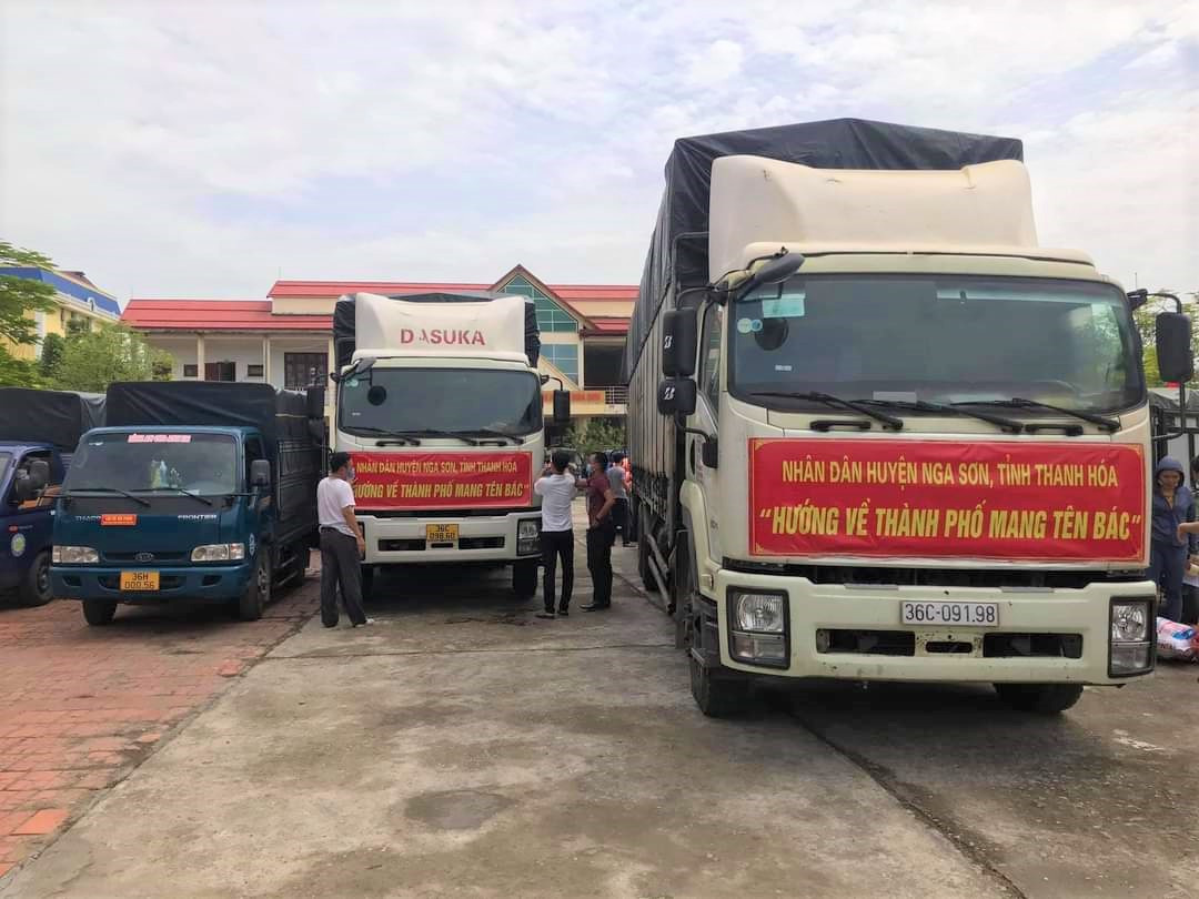 Gần 1.500 tấn hàng hóa, nhu yếu phẩm của người dân Thanh Hóa lên đường tập kết vào TP Hồ Chí Minh.