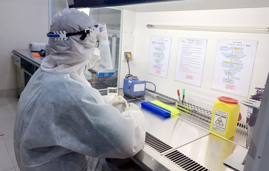 Xét nghiệm khẳng định SARS-CoV-2 tại Bệnh viện Quốc tế Hoàn Mỹ Đồng Nai.