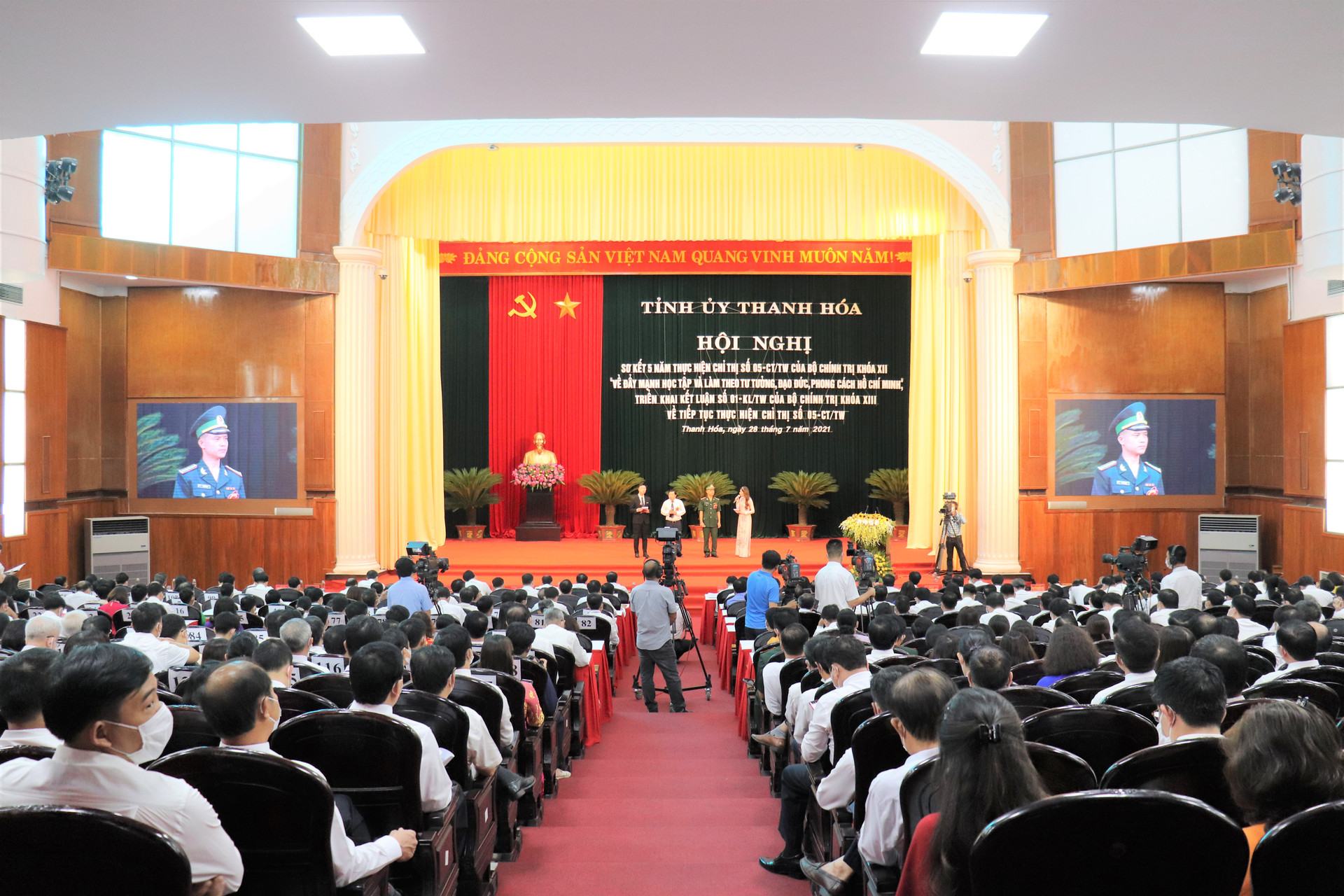 Toàn cảnh chức Hội nghị sơ kết 5 năm thực hiện Chỉ thị số 05-CT/TW của Bộ Chính trị khóa XII “Về đẩy mạnh học tập và làm theo tư tưởng, đạo đức, phong cách Hồ Chí Minh”