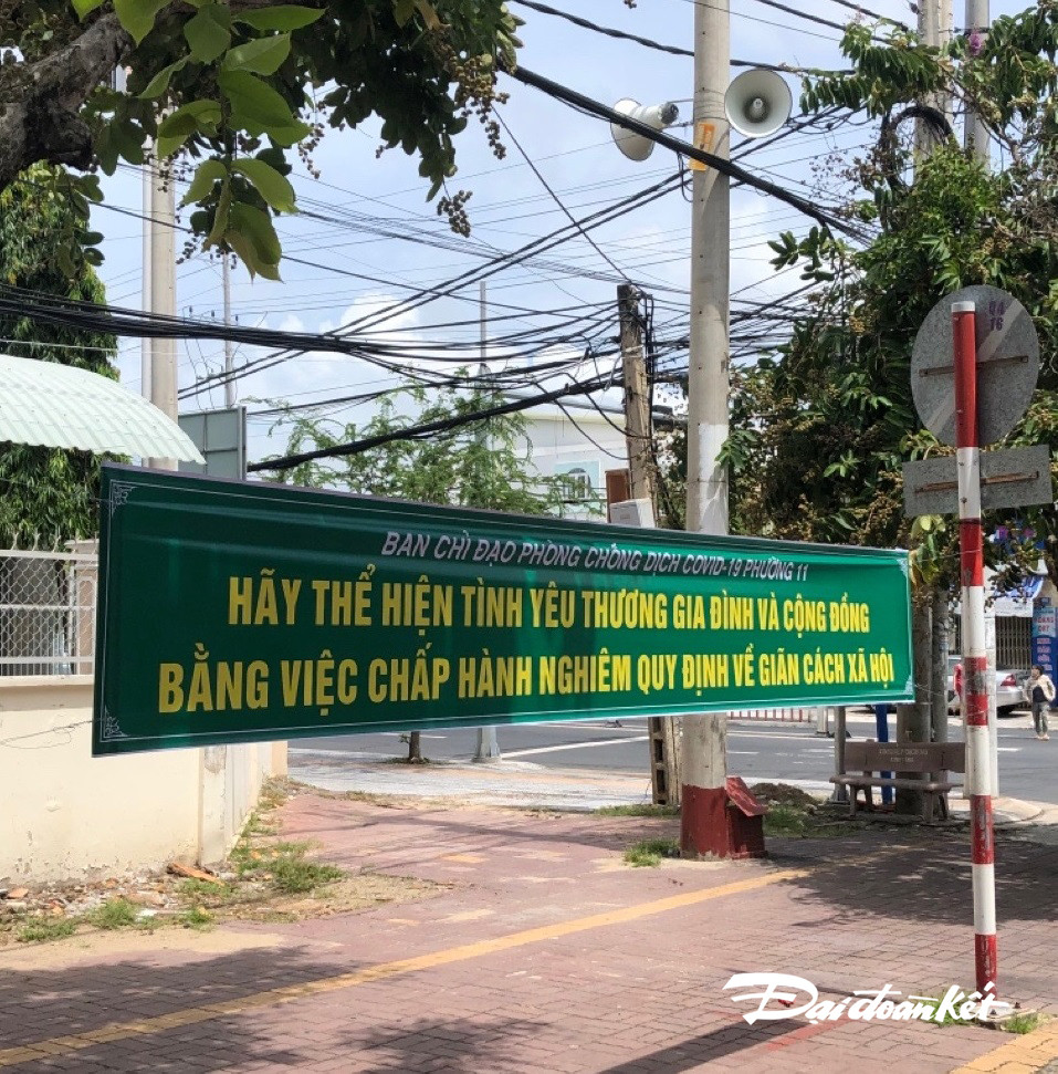 Một tấm băng rôn tuyên truyền chống dịch tại phường 11, TP Vũng Tàu.