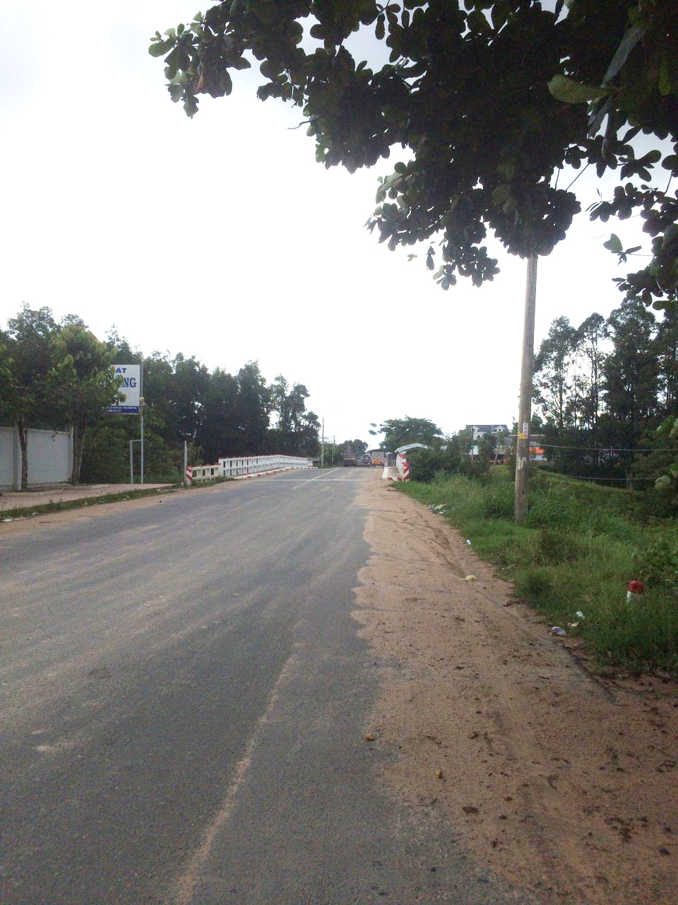 Tỉnh lộ 766 giáp ranh Đồng Nai - Bình Thuận chưa ghi nhận trường nào di chuyển bằng xe máy về quê - Ảnh: CTV.