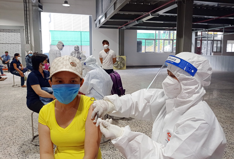 Tiêm vaccine phòng Covid-19 cho công nhân Công ty TNHH Changshin Việt Nam.