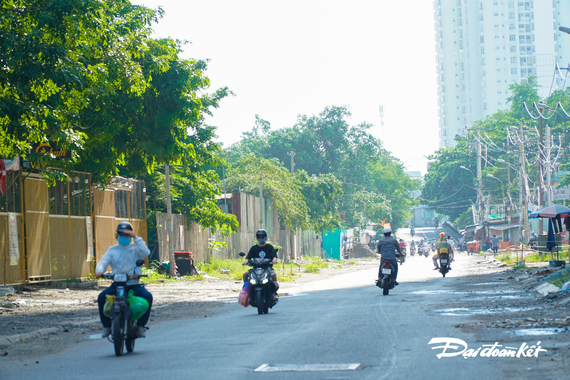 Trong các khu dân cư, phương tiện lưu thông khá đông, những nơi này thường không được kiểm tra thường xuyên.