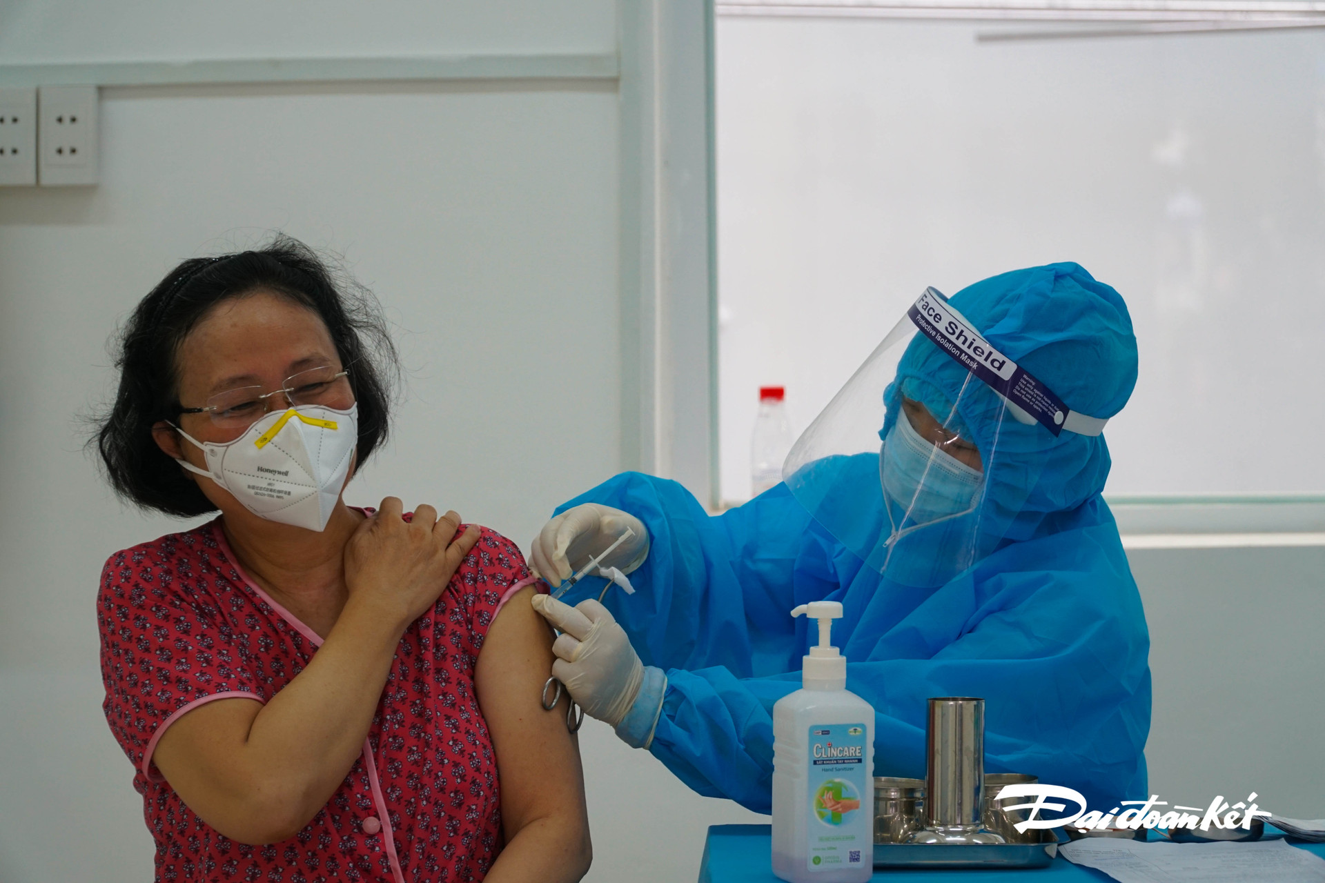 Trước đó, chiều 5/8, UBND tỉnh Bà Rịa - Vũng Tàu đã ban hành Quyết định thành lập Ban chỉ đạo Chiến dịch tiêm chủng vaccine phòng Covid-19 cho người dân.