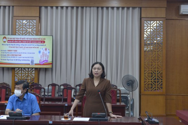 Bà Đặng Ngọc Bích, Phó Chủ tịch Thường trực Ủy ban MTTQ tỉnh Hòa Bình phát biểu.