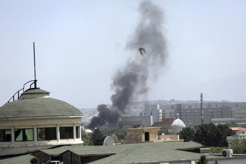 Đại sứ quán Hoa Kỳ nhanh chóng tiêu hủy các tài liệu mật trước khi rơi vào tay Taliban (Ảnh: AP)