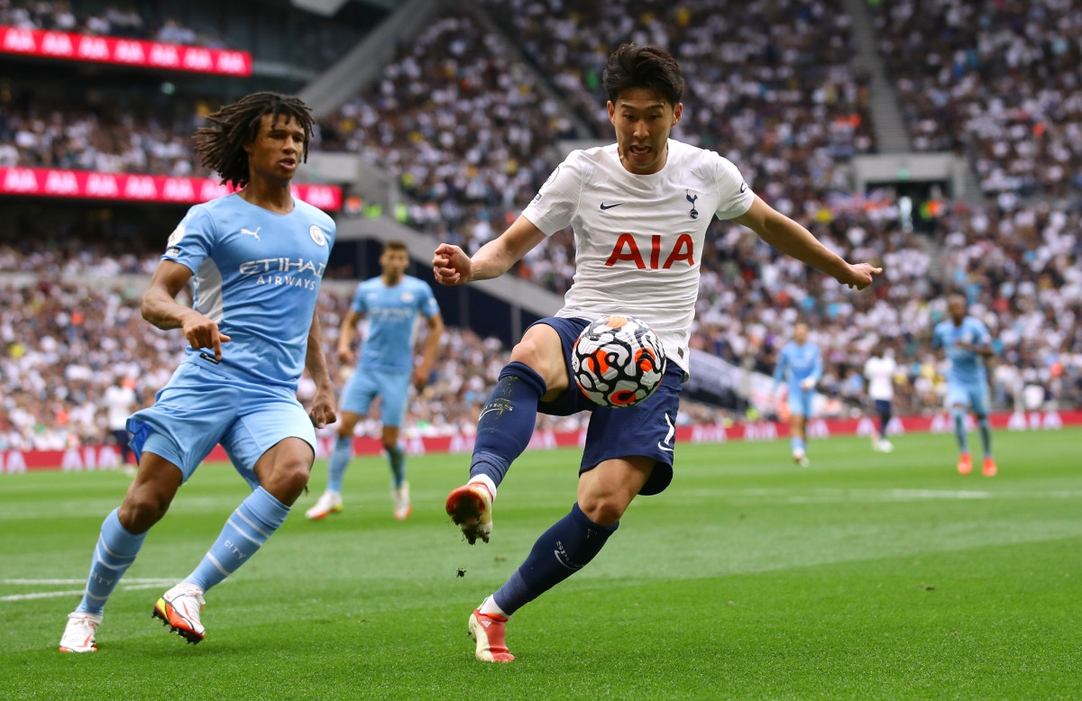 Son Heung Min lập siêu phẩm giúp Tottenham đánh bại Man City.