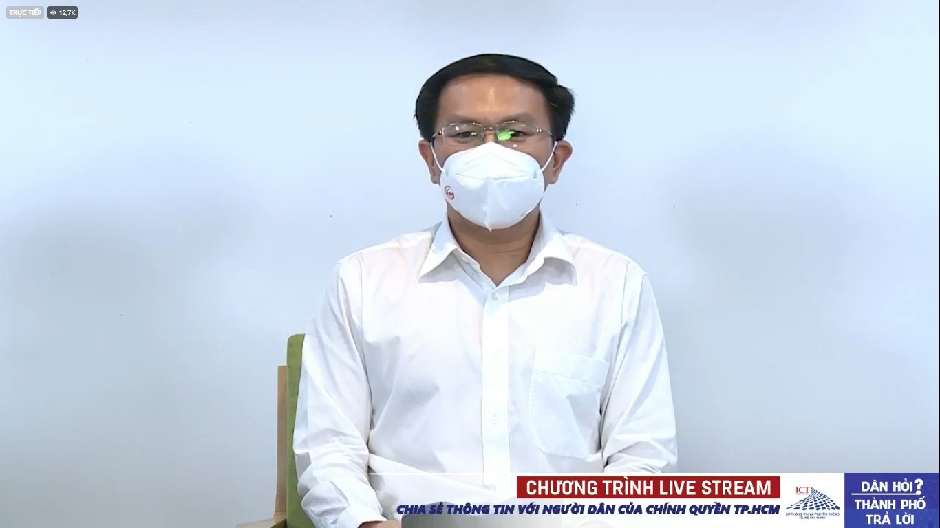 Ông Lâm Đình Thắng, Giám đốc Sở Thông tin Truyền thông TP HCM trả lời về vấn nạn tin giả tại buổi livestream vào tối 20/8.