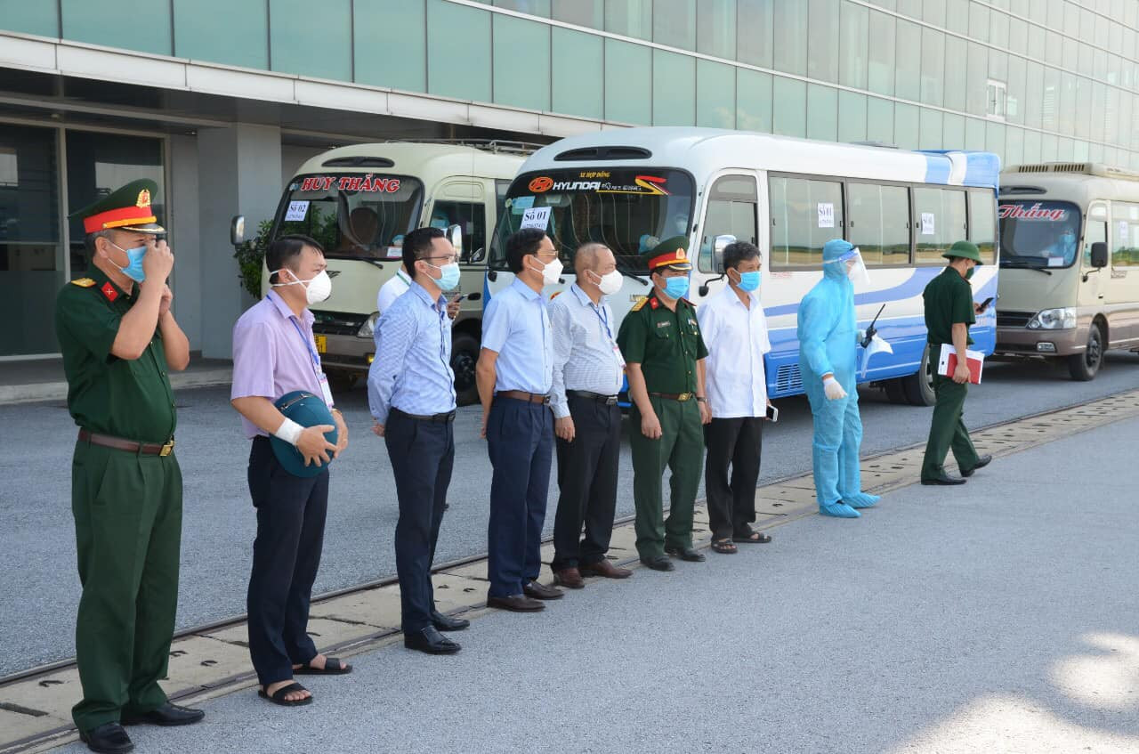 Lãnh đạo tỉnh Thanh Hóa có mặt tại sân bay Thọ Xuân để đón các công dân từ vùng dịch trở về.