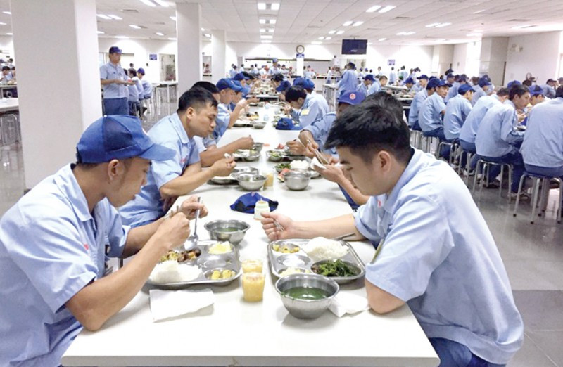 Công đoàn hỗ trợ bữa ăn cho đoàn viên, người lao động làm việc 3 tại chỗ. 
