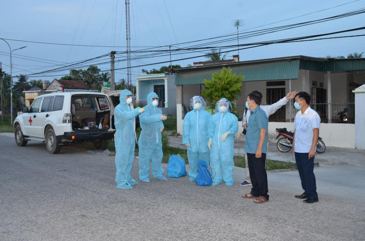 Lãnh đạo ngành Y tế tỉnh Thanh Hóa có mặt tại huyện Nông Cống ngay sau khi ghi nhận thông tin ca mắc Covid-19 ngoài cộng đồng,