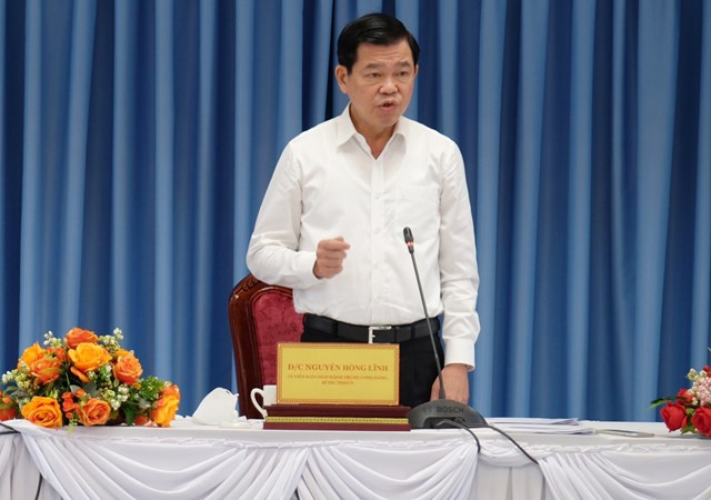 Bí thư Tỉnh ủy Đồng Nai Nguyễn Hồng Lĩnh chỉ đạo tại cuộc họp.