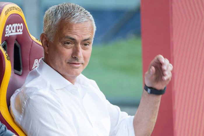HLV Mourinho đang có chuỗi trận toàn thắng với AS Roma.