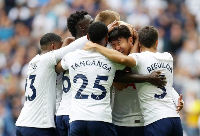Tottenham tạm vươn lên ngôi đầu bảng sau vòng 3.