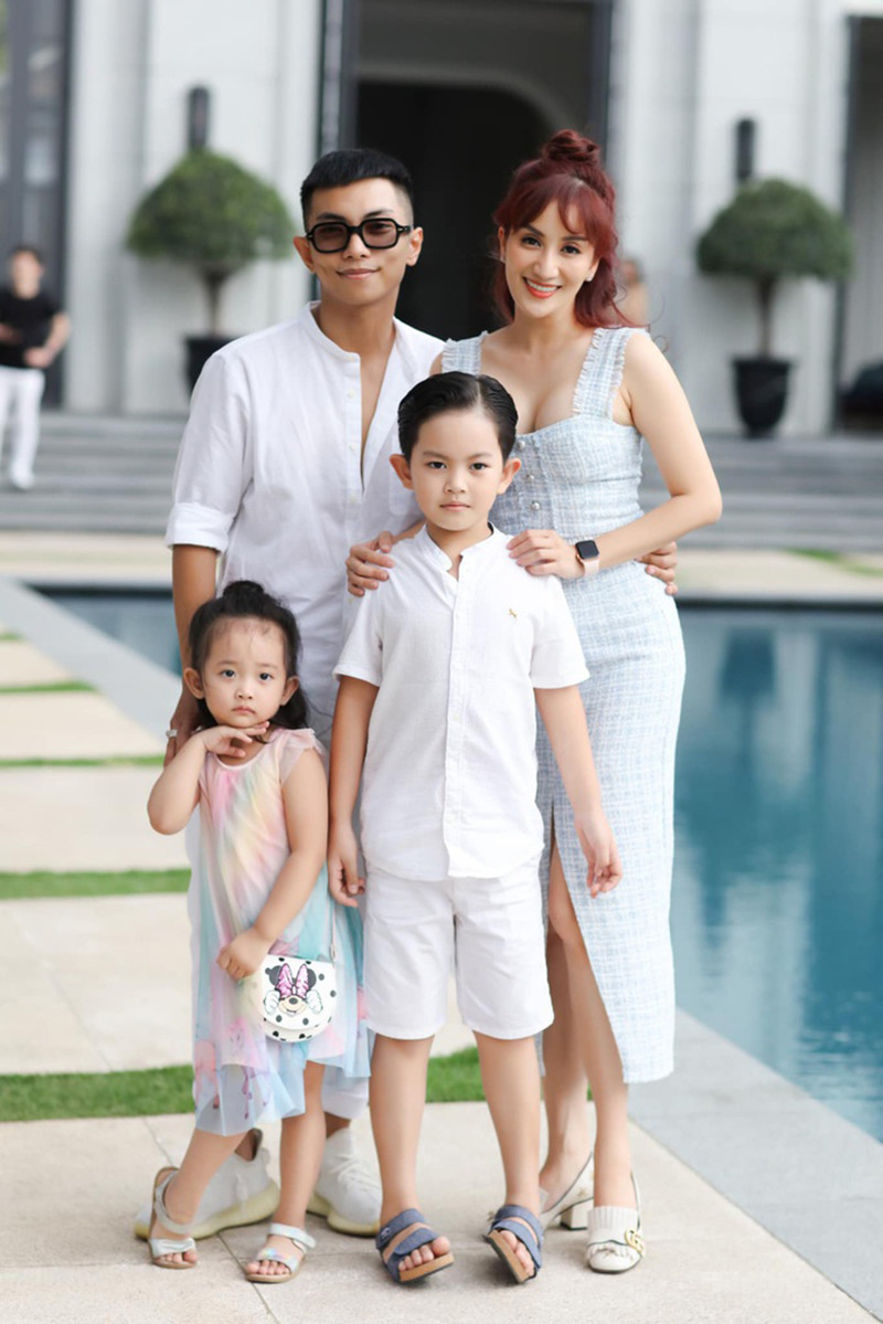 Tổ ấm hạnh phúc của Khánh Thi và Phan Hiển với hai thiên thần nhỏ.