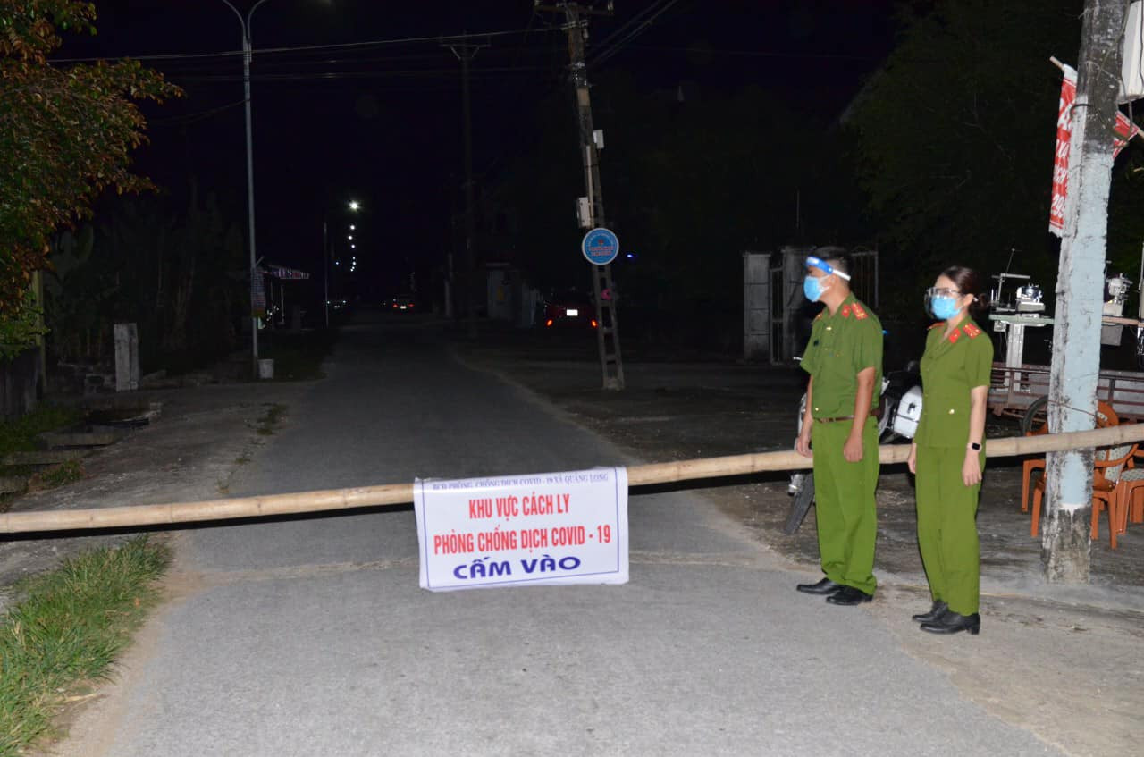 Chủ tịch UBND huyện Quảng Xương quyết định thực hiện giãn cách xã hội theo chỉ thị 15 trên địa bàn toàn xã Quảng Long.