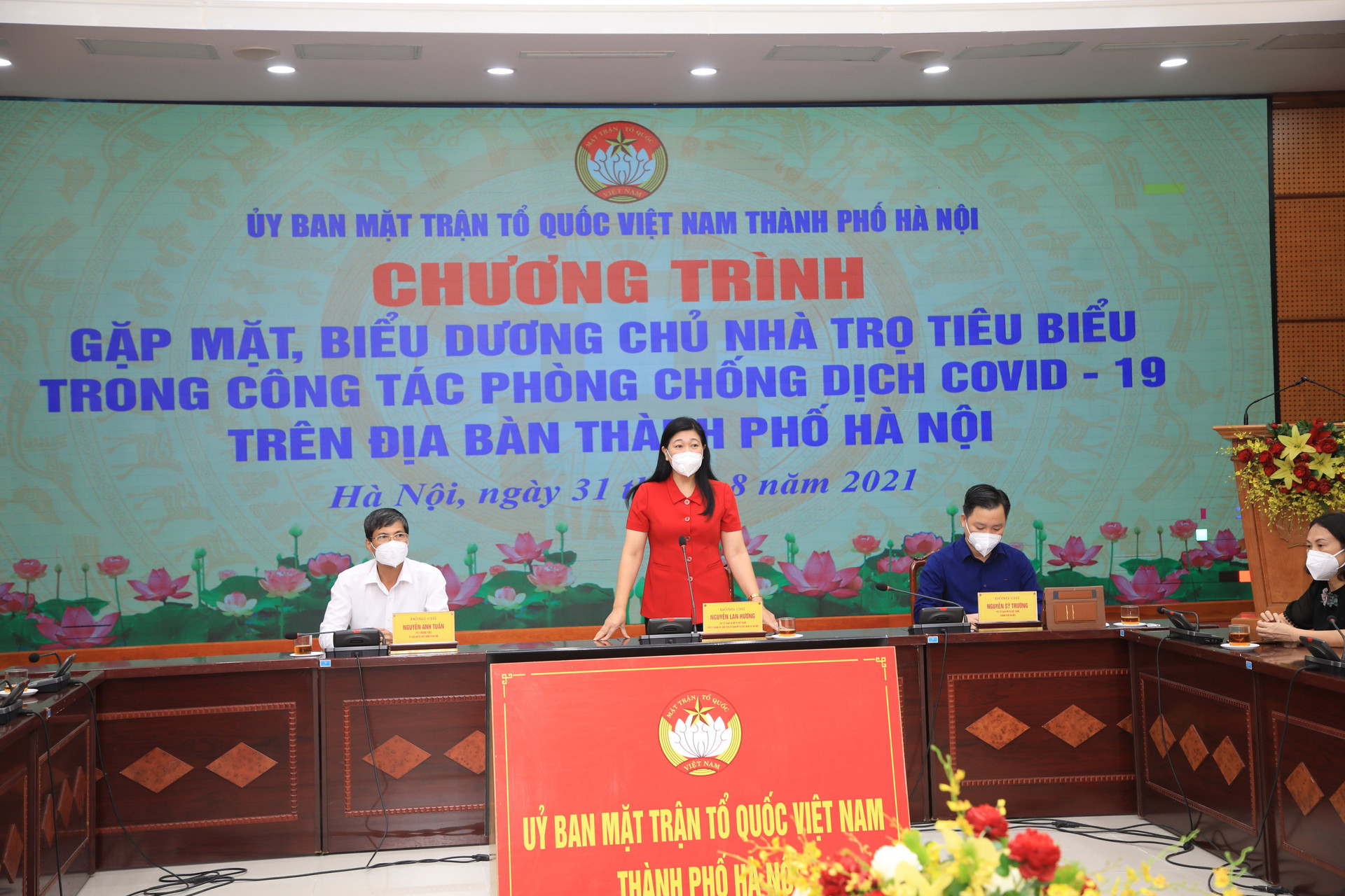 Bà Nguyễn Lan Hương phát biểu tại hội nghị. 