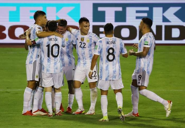Argentina thắng dễ khi thi đấu hơn người.