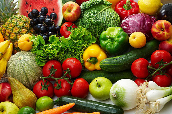 Bổ sung đủ dưỡng chất từ các loại trái cây, rau xanh.