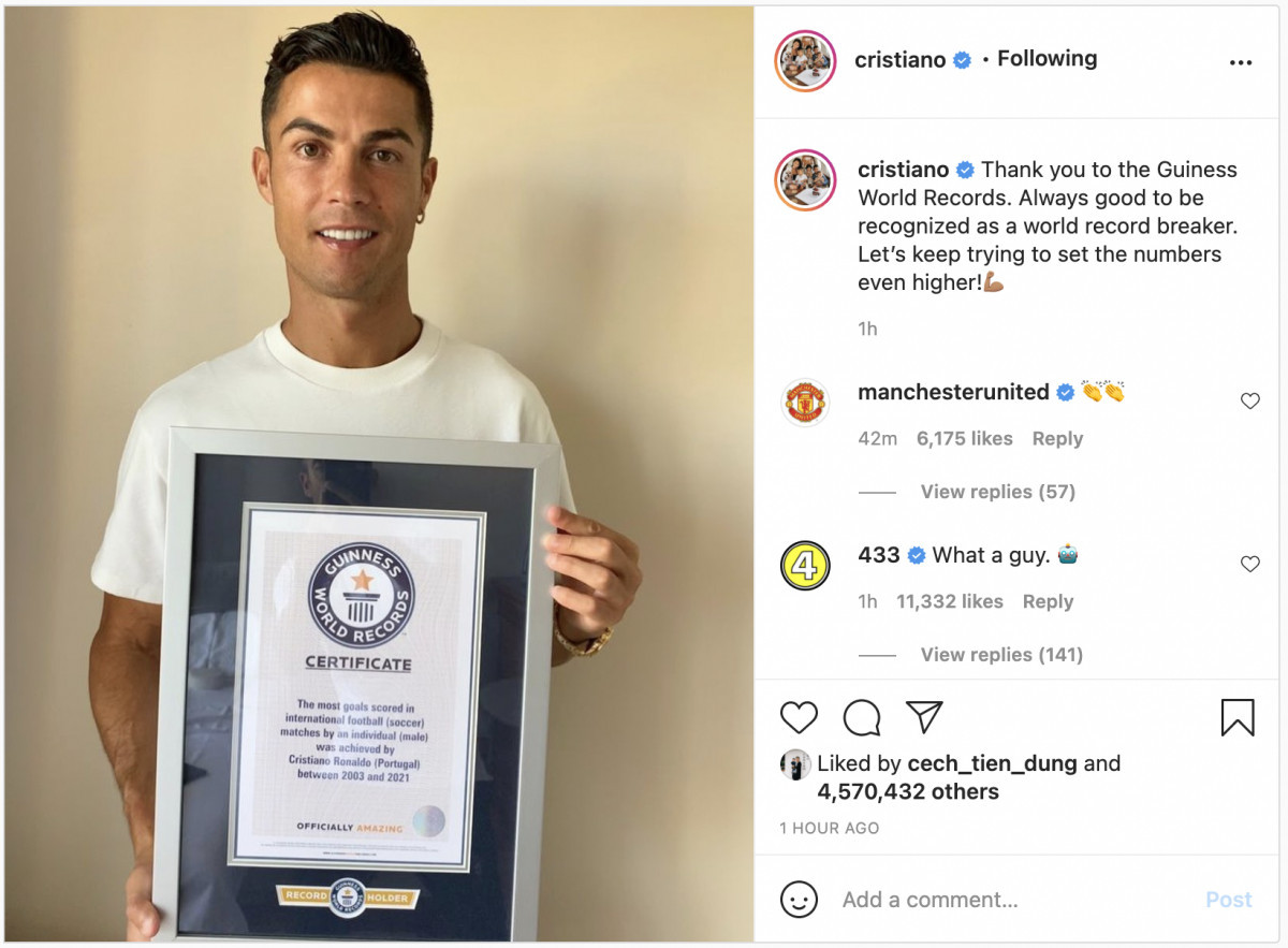Ronaldo khoe kỷ lục Guiness thế giới mới nhất của mình.