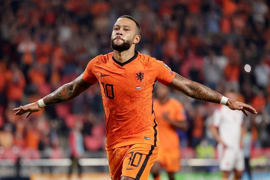 Memphis Depay lập cú đúp trong chiến thắng 4-0 của Hà Lan trước Montenegro ở bảng D