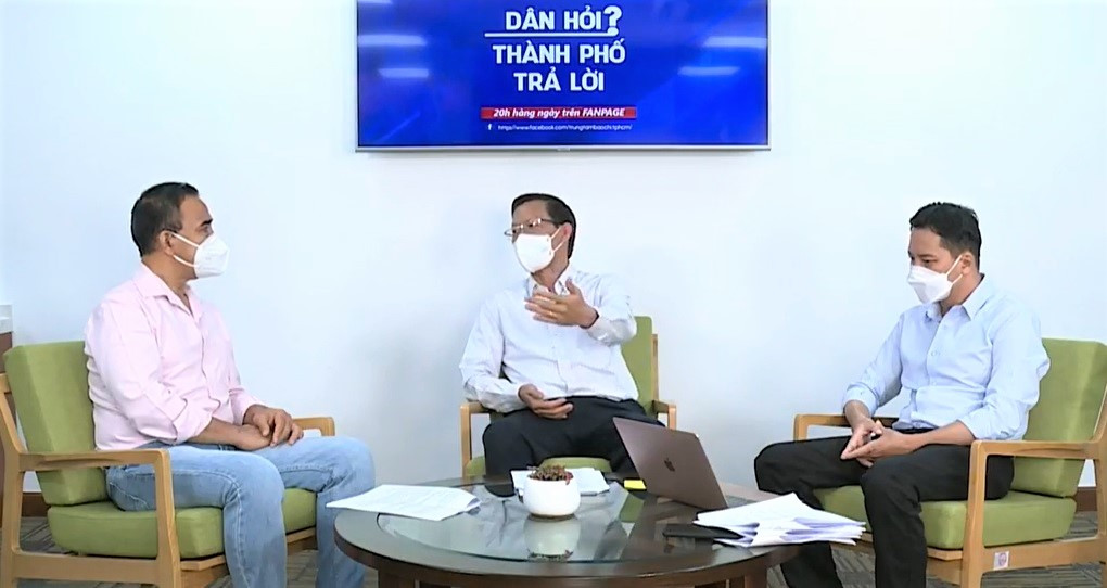 Từ trái qua: MC Quyền Linh, Chủ tịch UBND TP HCM Phan Văn Mãi và Phó Cục trưởng Cục Phát thanh truyền hình và thông tin điện tử (Bộ TTTT)- Lê Quang Tự Do
