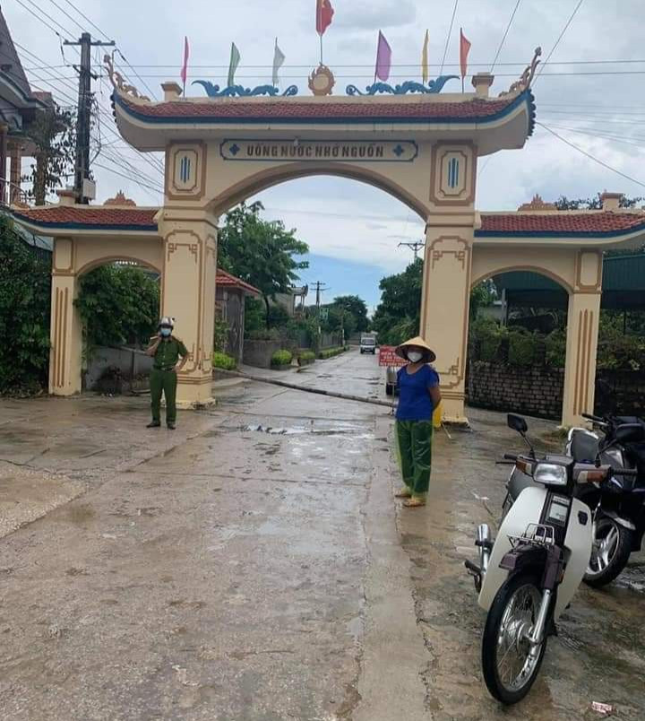 Xã Quảng Lộc bố trí khẩn cấp thêm nhiều chốt ra vào các khu vực trên địa bàn.