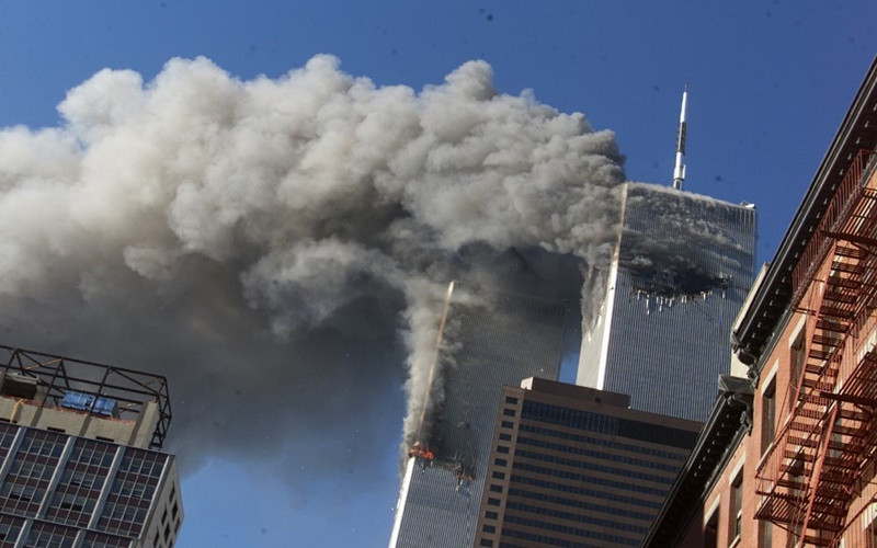 Vụ tấn công khủng bố vào Trung tâm Thương mại Thế giới, Mỹ. Ảnh: The Guardian