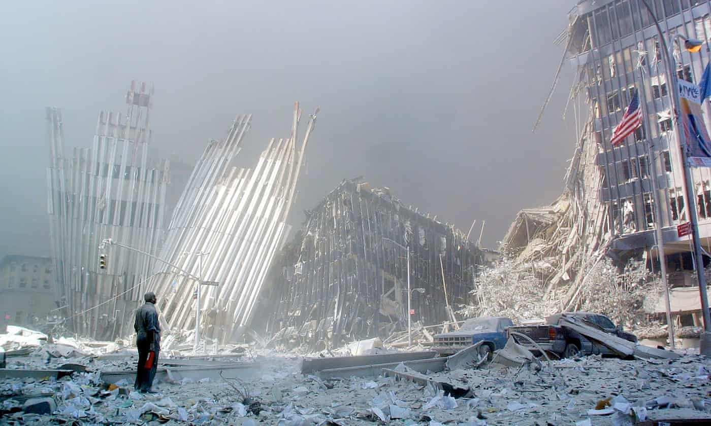 Ngày 11/9/2001: Khung cảnh ở Manhattan sau sự sụp đổ của tòa tháp đôi Trung tâm Thương mại Thế giới, Mỹ. Ảnh: The Guardian